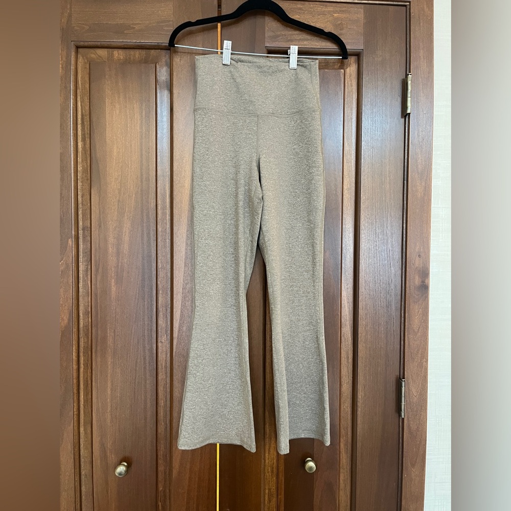 Quince- Ultra-Soft Cropped Bootcut Pant